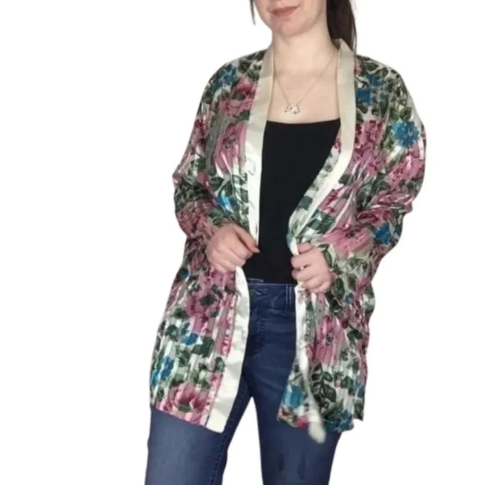 Vintage Victoria’s Secret gold label floral mini kimono size small romantic
